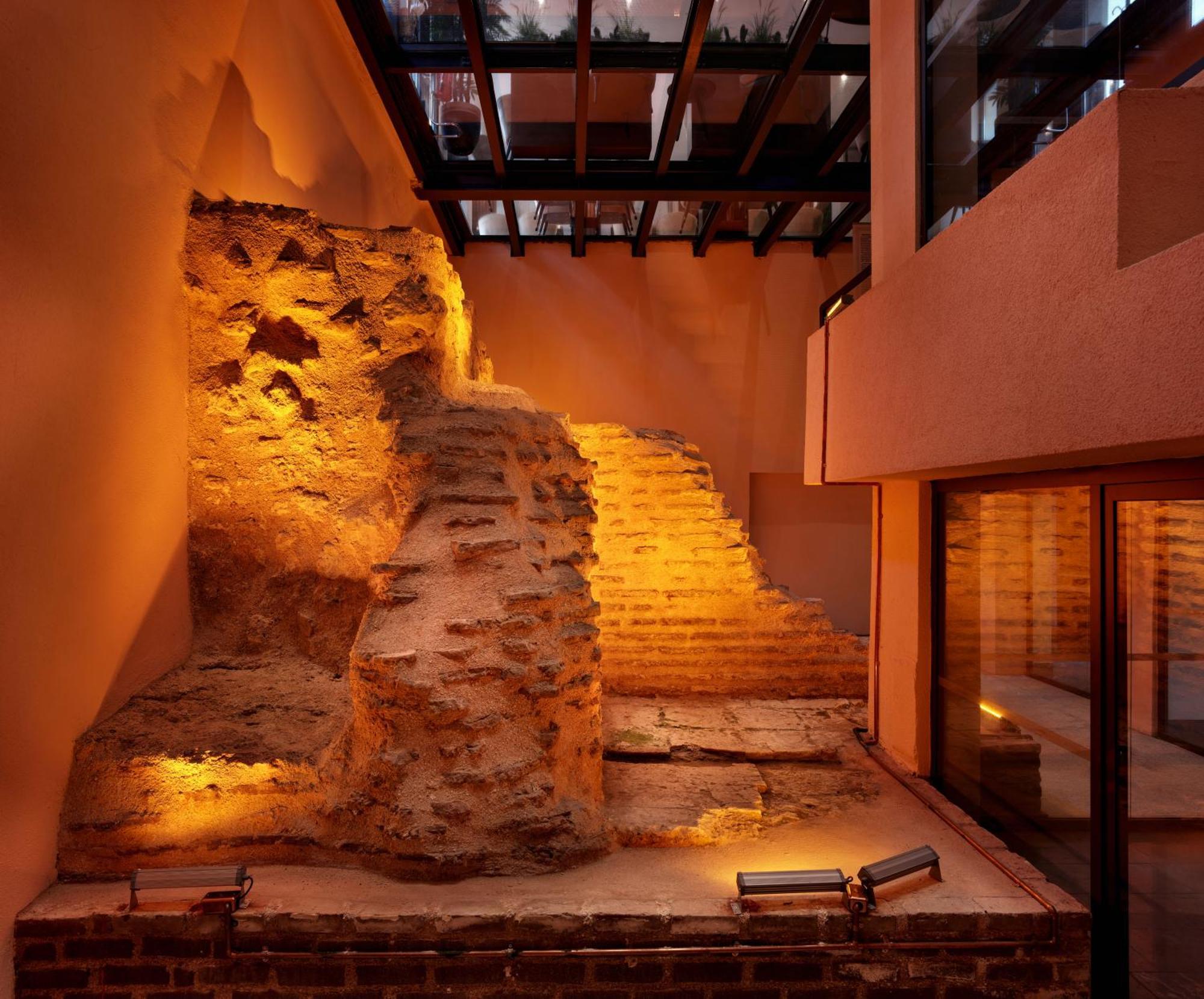 Shining Star Hotel 4*